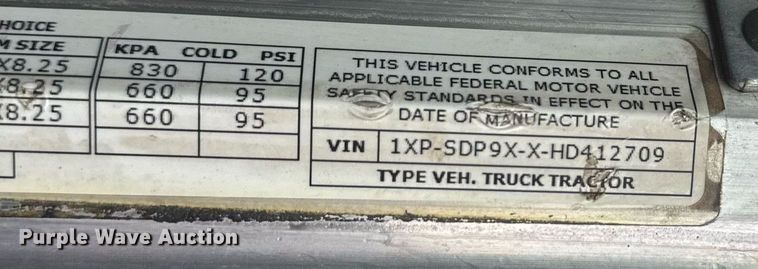 image for item DY6976 2017 Peterbilt 365 semi truck