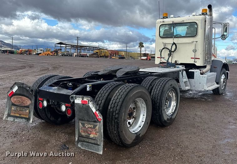 image for item DY6977 2017 Peterbilt 365 semi truck