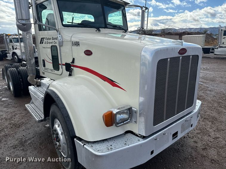 image for item DY6977 2017 Peterbilt 365 semi truck