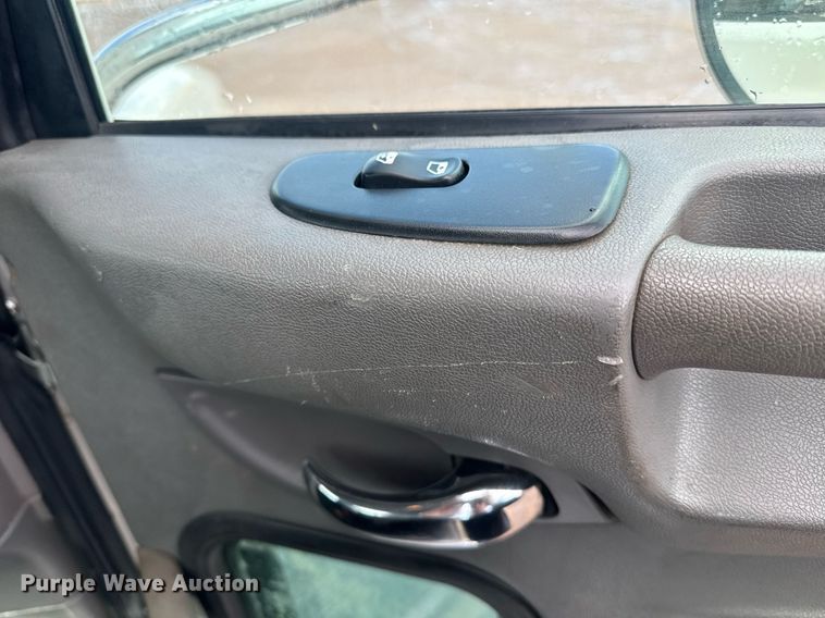 image for item DY6977 2017 Peterbilt 365 semi truck