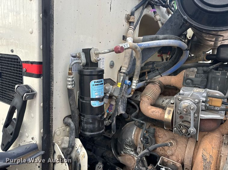 image for item DY6977 2017 Peterbilt 365 semi truck