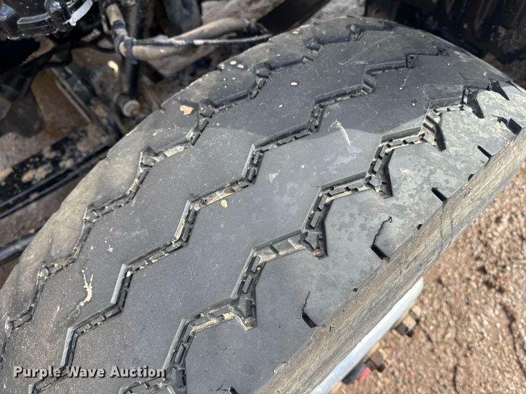 image for item DY6977 2017 Peterbilt 365 semi truck