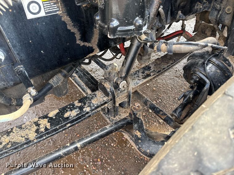 image for item DY6977 2017 Peterbilt 365 semi truck