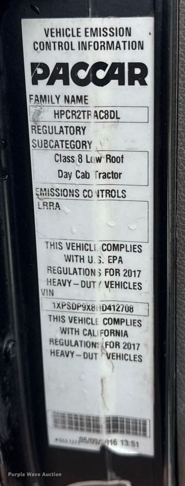 image for item DY6977 2017 Peterbilt 365 semi truck