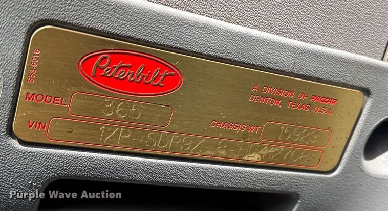 image for item DY6977 2017 Peterbilt 365 semi truck