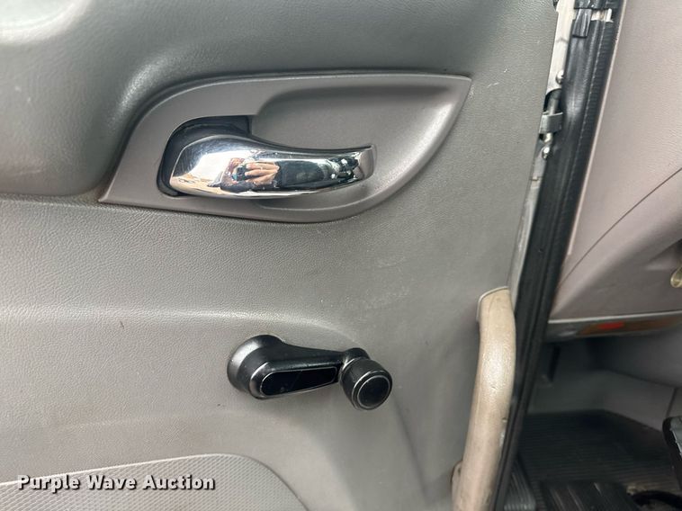 image for item DY6978 2017 Peterbilt 365 semi truck