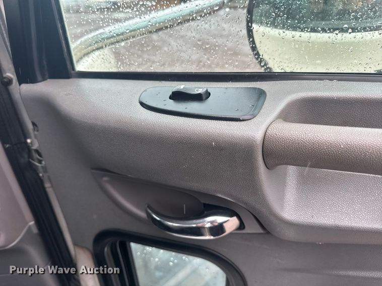 image for item DY6978 2017 Peterbilt 365 semi truck