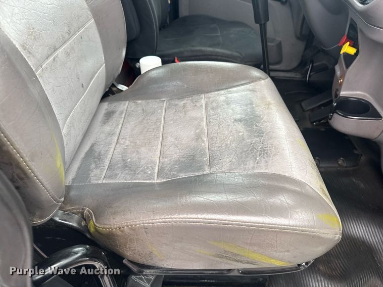 image for item DY6978 2017 Peterbilt 365 semi truck