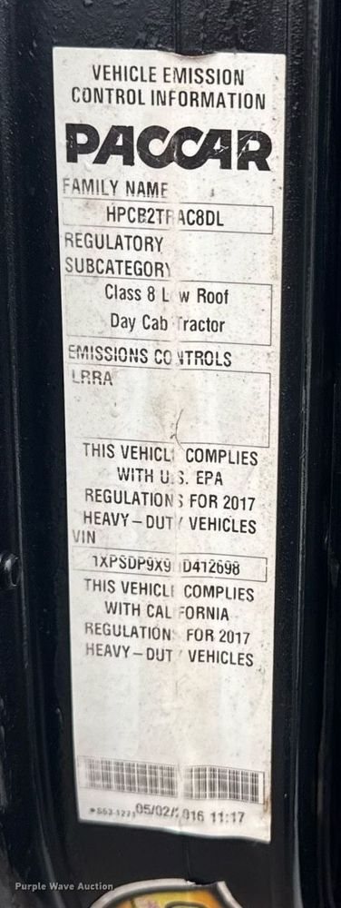 image for item DY6978 2017 Peterbilt 365 semi truck