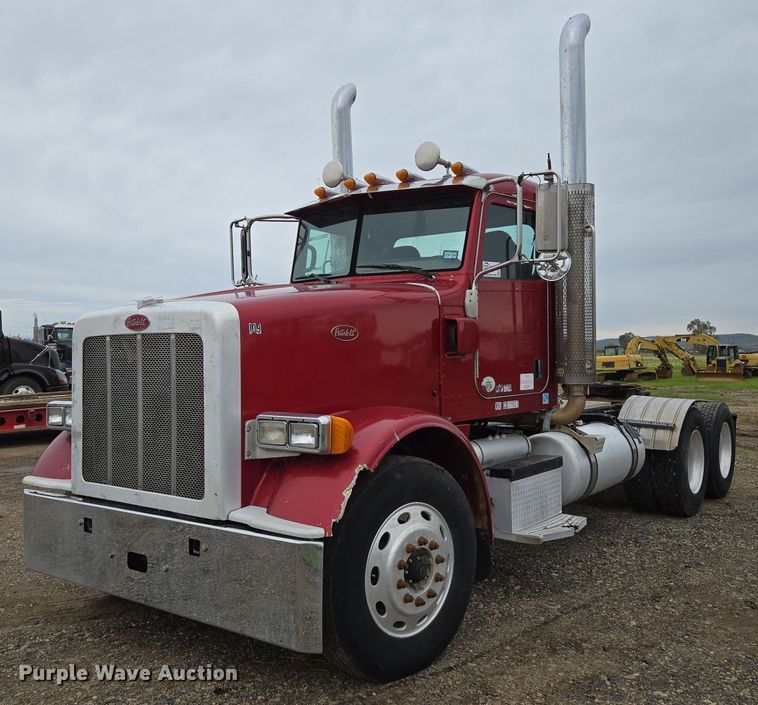 image for item EC0877 2012 Peterbilt 367 semi truck
