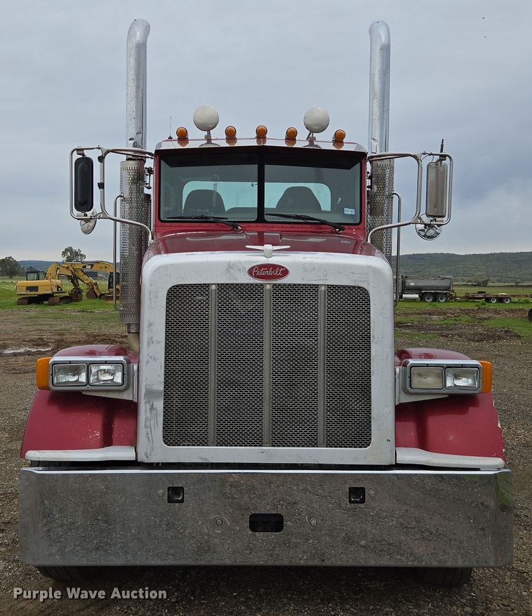 image for item EC0877 2012 Peterbilt 367 semi truck