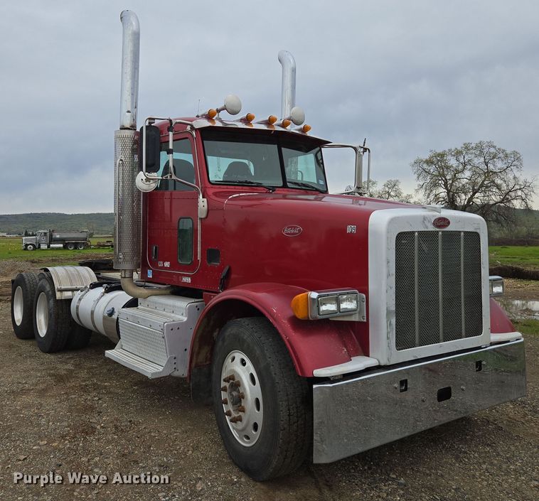 image for item EC0877 2012 Peterbilt 367 semi truck
