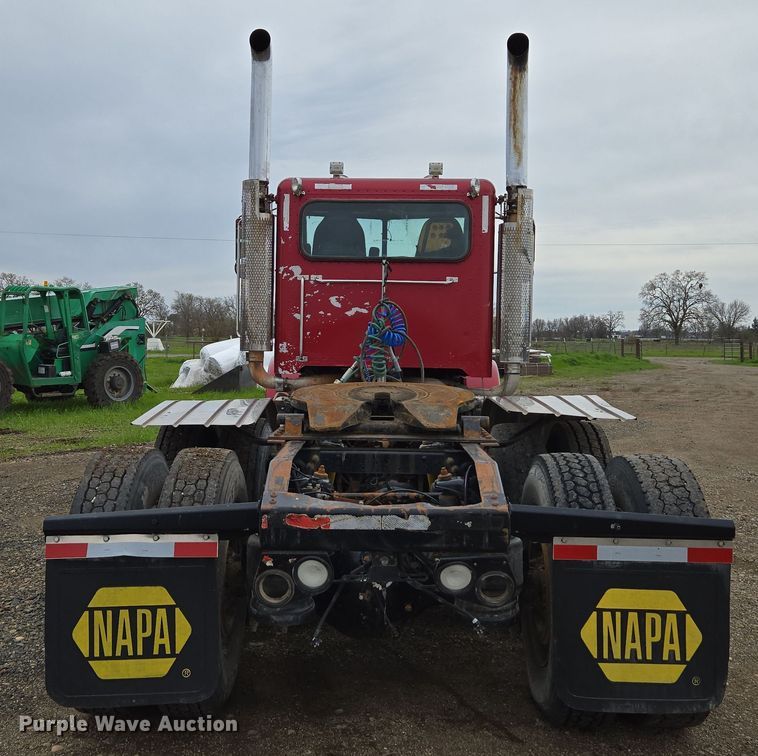 image for item EC0877 2012 Peterbilt 367 semi truck