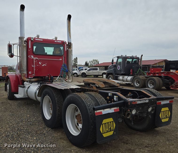 image for item EC0877 2012 Peterbilt 367 semi truck