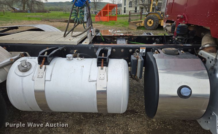 image for item EC0877 2012 Peterbilt 367 semi truck