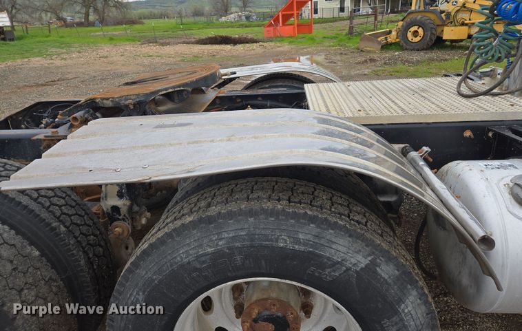 image for item EC0877 2012 Peterbilt 367 semi truck