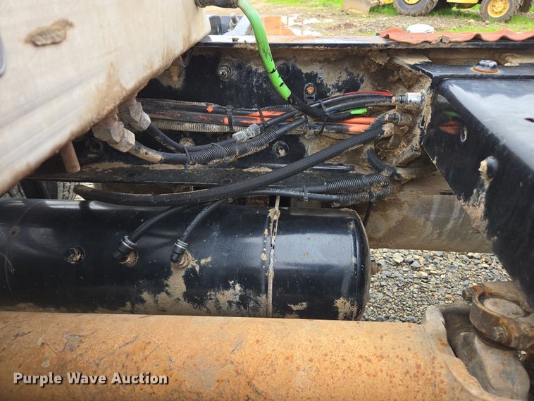 image for item EC0877 2012 Peterbilt 367 semi truck