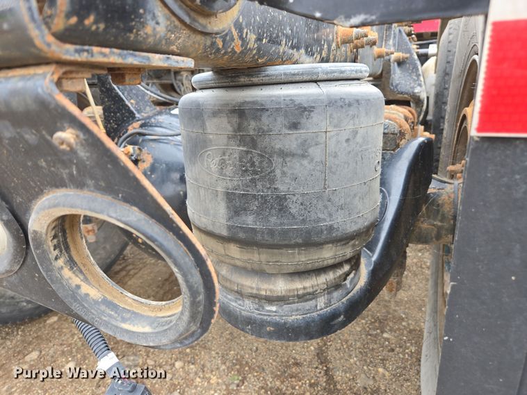 image for item EC0877 2012 Peterbilt 367 semi truck