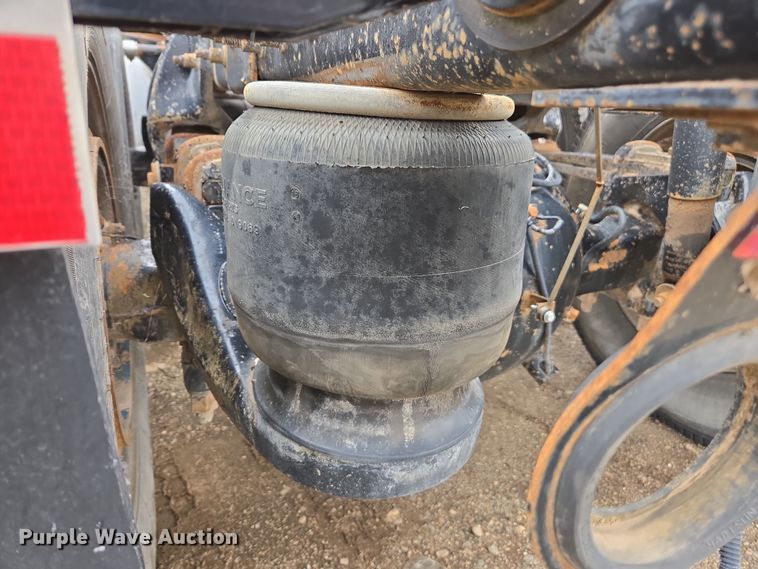 image for item EC0877 2012 Peterbilt 367 semi truck