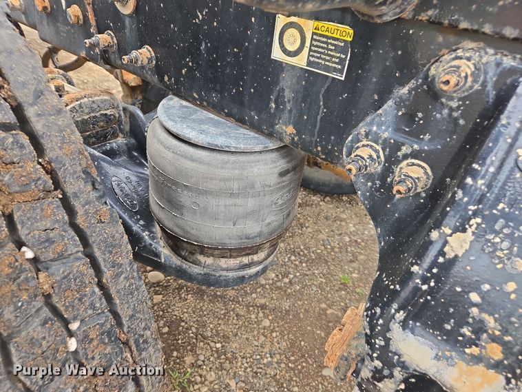 image for item EC0877 2012 Peterbilt 367 semi truck