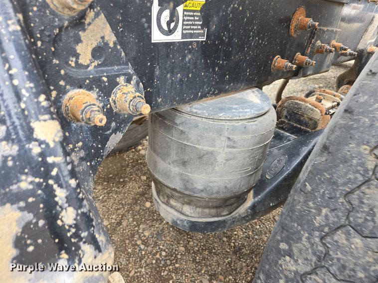 image for item EC0877 2012 Peterbilt 367 semi truck