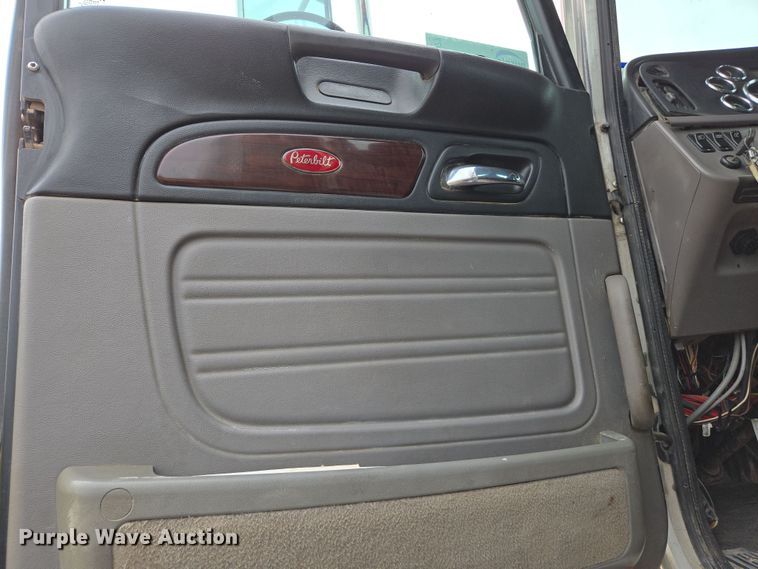 image for item EC0877 2012 Peterbilt 367 semi truck