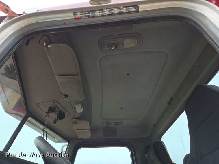 image for item EC0877 2012 Peterbilt 367 semi truck