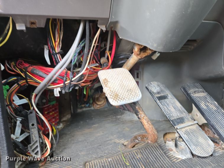 image for item EC0877 2012 Peterbilt 367 semi truck