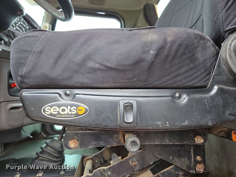 image for item EC0877 2012 Peterbilt 367 semi truck