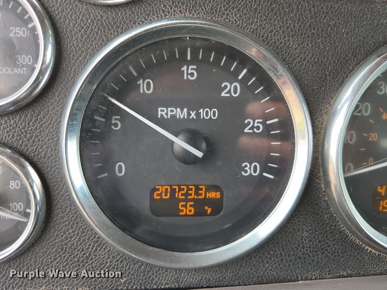 image for item EC0877 2012 Peterbilt 367 semi truck