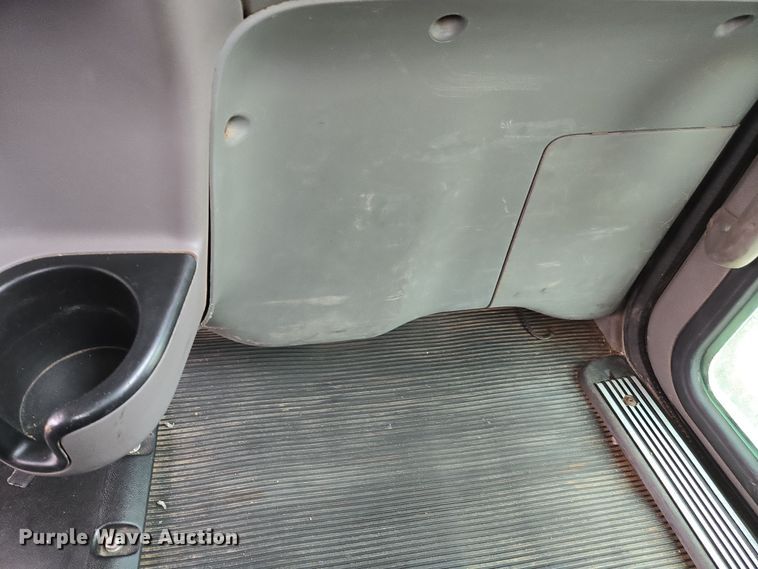 image for item EC0877 2012 Peterbilt 367 semi truck