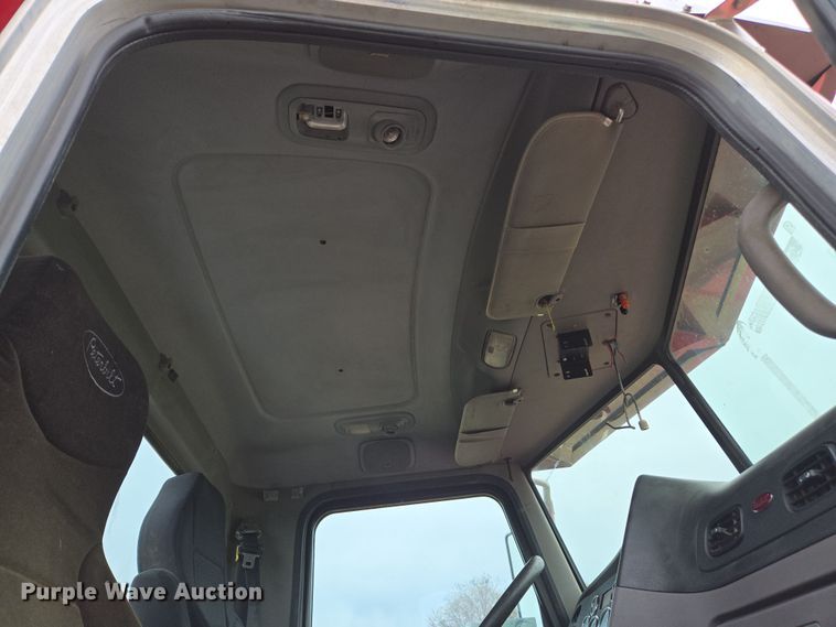 image for item EC0877 2012 Peterbilt 367 semi truck