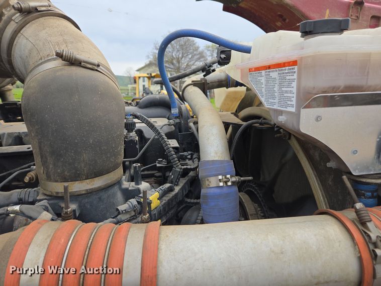 image for item EC0877 2012 Peterbilt 367 semi truck