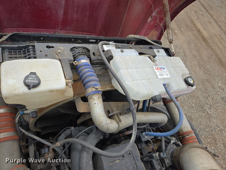 image for item EC0877 2012 Peterbilt 367 semi truck