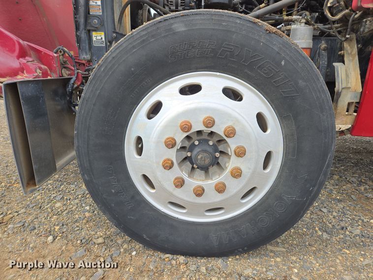 image for item EC0877 2012 Peterbilt 367 semi truck