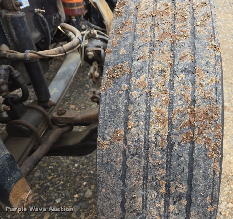 image for item EC0877 2012 Peterbilt 367 semi truck