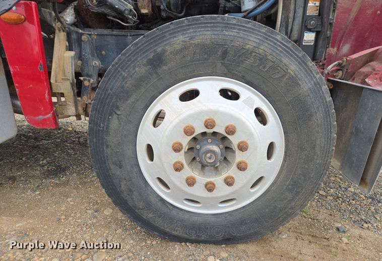 image for item EC0877 2012 Peterbilt 367 semi truck