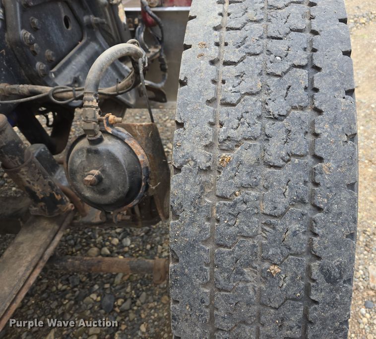 image for item EC0877 2012 Peterbilt 367 semi truck