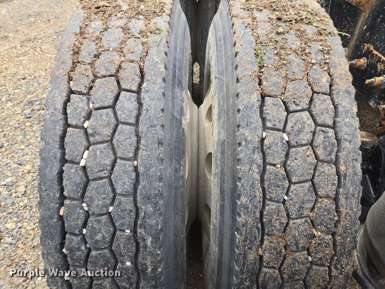 image for item EC0877 2012 Peterbilt 367 semi truck