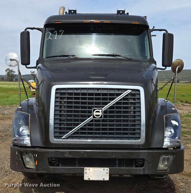 image for item EC0878 2012 Volvo VNL dump truck
