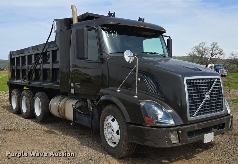 image for item EC0878 2012 Volvo VNL dump truck