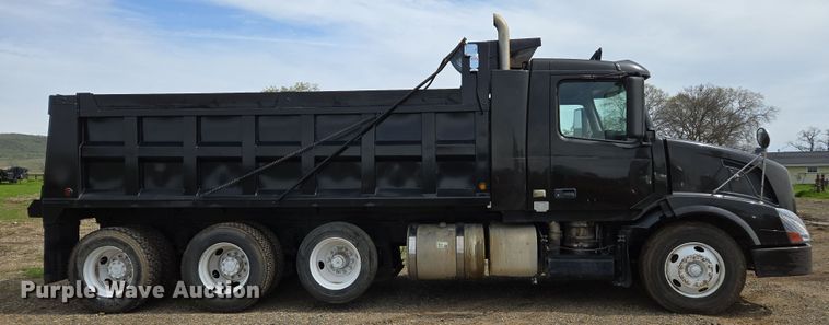 image for item EC0878 2012 Volvo VNL dump truck