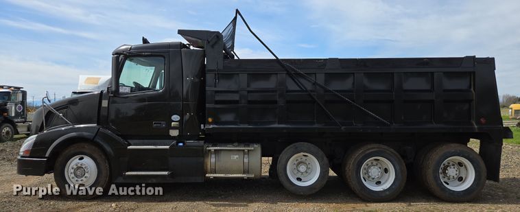 image for item EC0878 2012 Volvo VNL dump truck