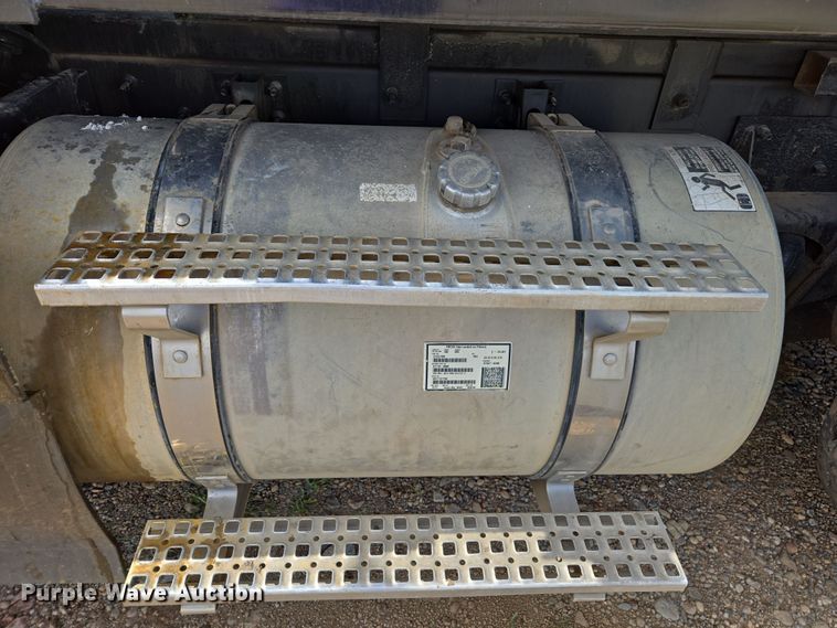 image for item EC0878 2012 Volvo VNL dump truck