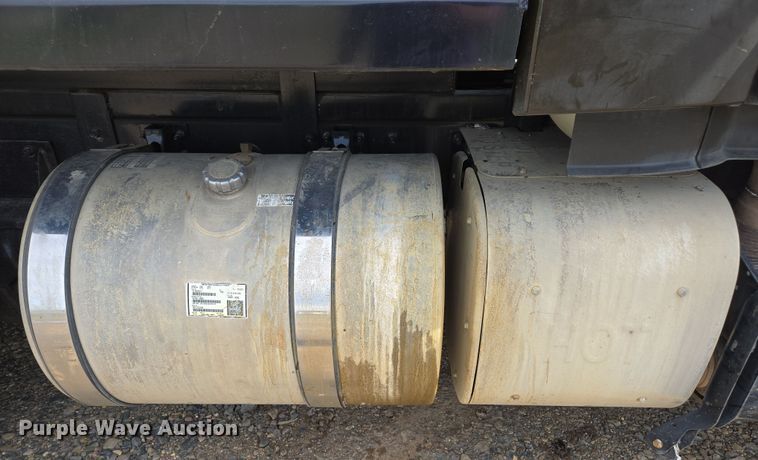 image for item EC0878 2012 Volvo VNL dump truck