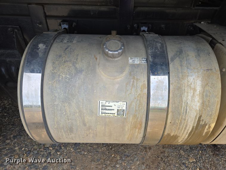 image for item EC0878 2012 Volvo VNL dump truck