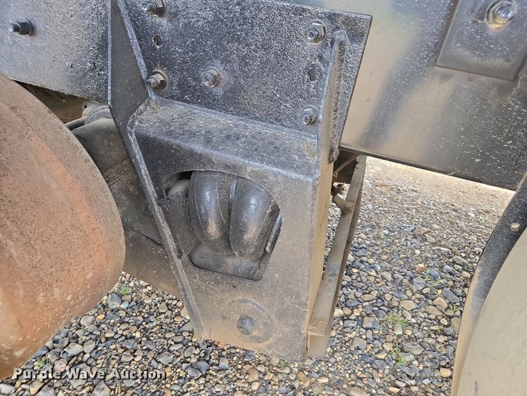 image for item EC0878 2012 Volvo VNL dump truck