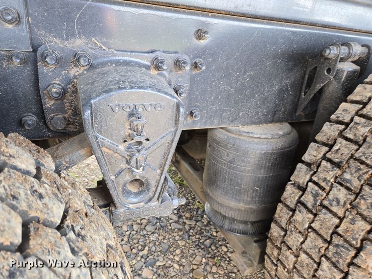 image for item EC0878 2012 Volvo VNL dump truck