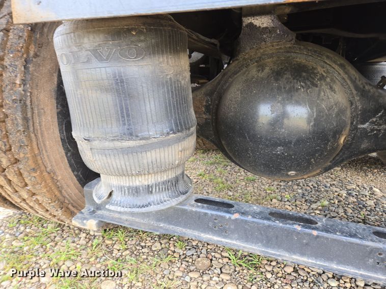 image for item EC0878 2012 Volvo VNL dump truck