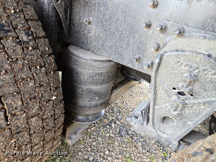 image for item EC0878 2012 Volvo VNL dump truck